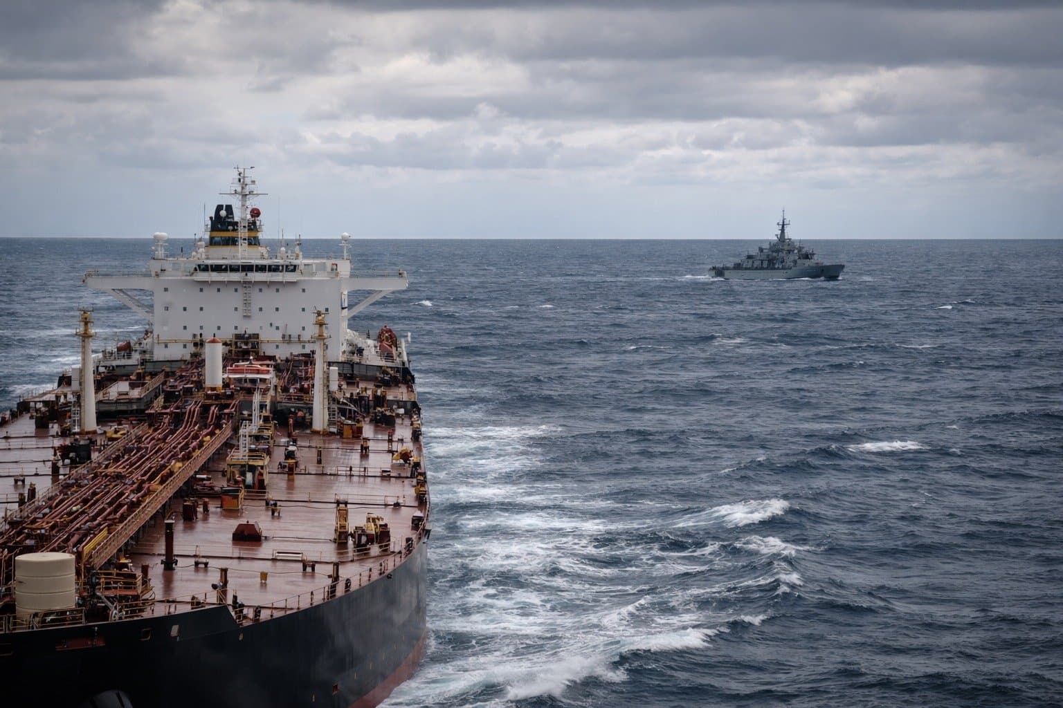 Trump anuncia escolta naval para petroleros en el Estrecho de Ormuz y busca frenar una crisis energética