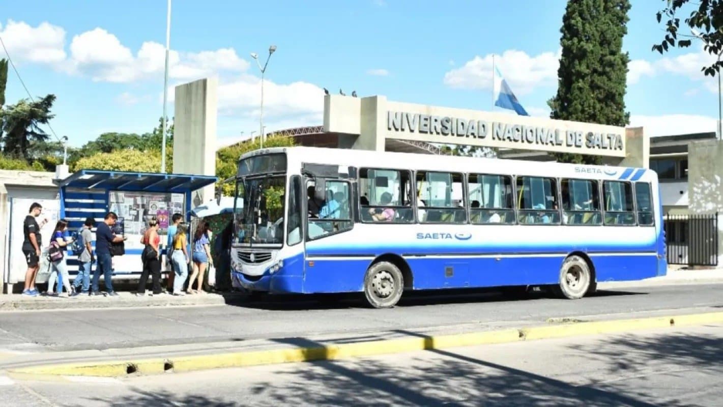 Unos 2.500 estudiantes de la UNSa podrían perder el pase libre desde junio
