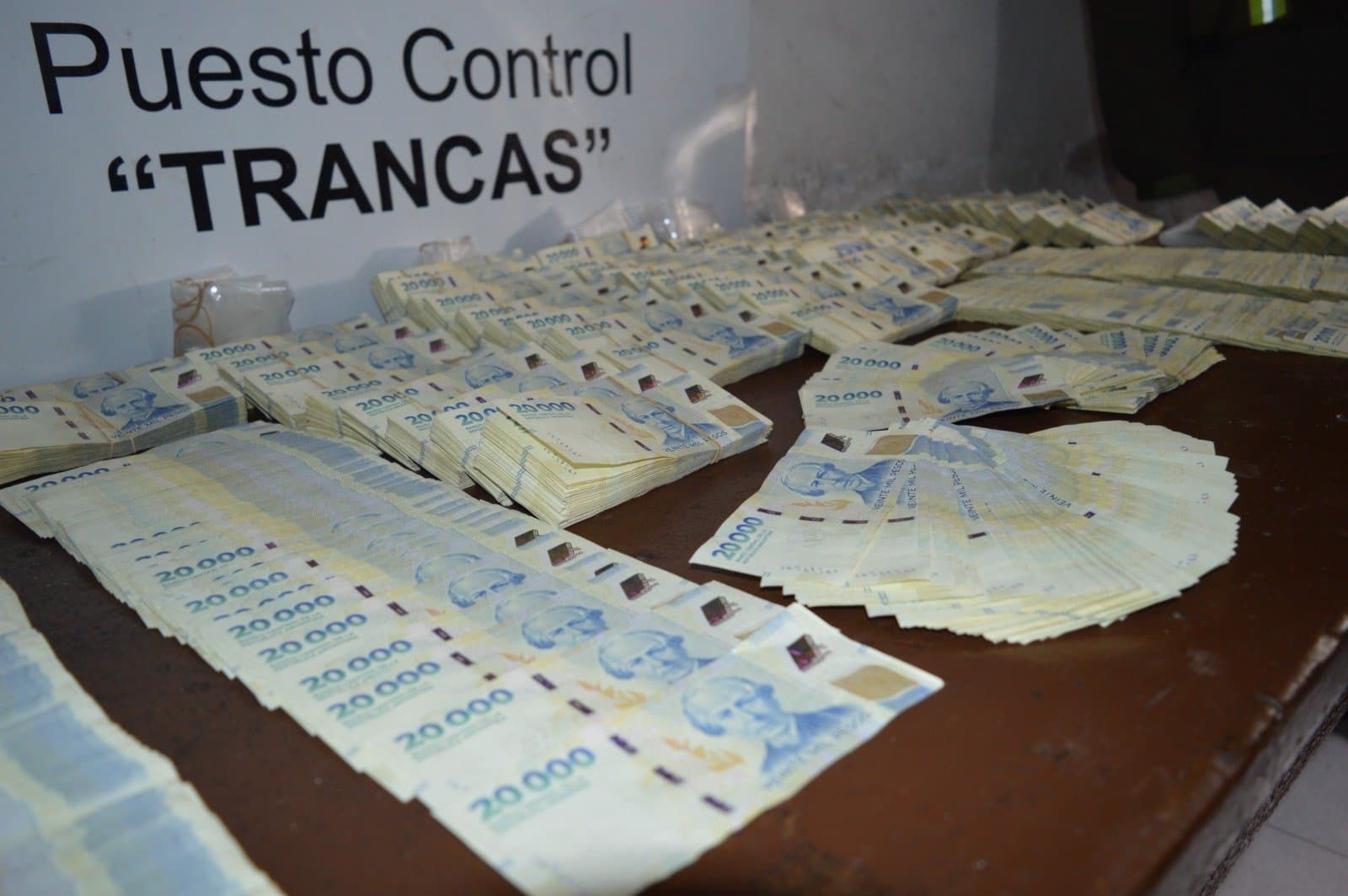 Viajaba de Salta a Buenos Aires con $159 millones sin respaldo legal