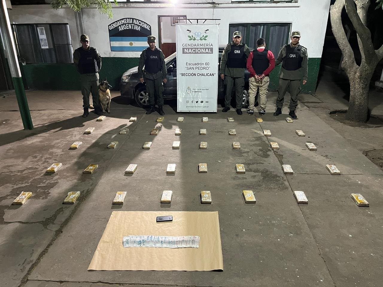 Ruta 34: un can antinarcóticos detectó 42 kilos de cocaína en un auto que iba hacia Salta