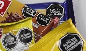 Octógonos en alimentos: qué se discute y por qué importa para las familias