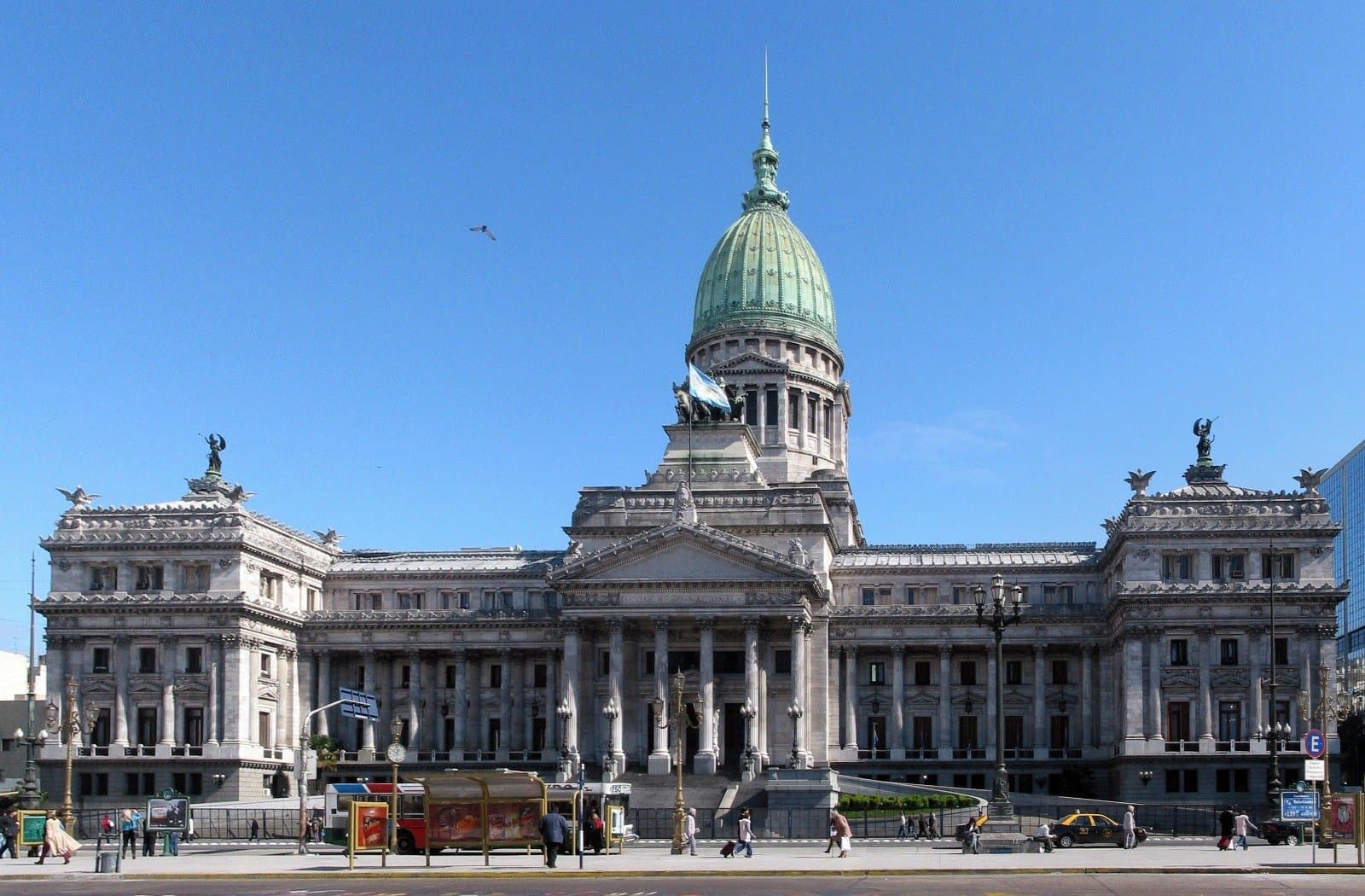 El oficialismo quiere aprobar a fines de junio el Súper RIGI y la ley de lobby