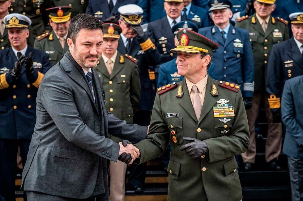 Aumento selectivo en Fuerzas Armadas: el plus será para personal con formación académica