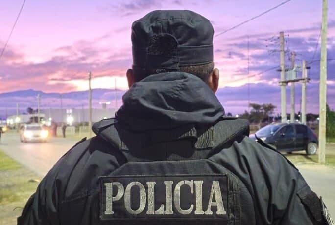 Policías asistieron a dos bebés con dificultades para respirar en barrios de Capital