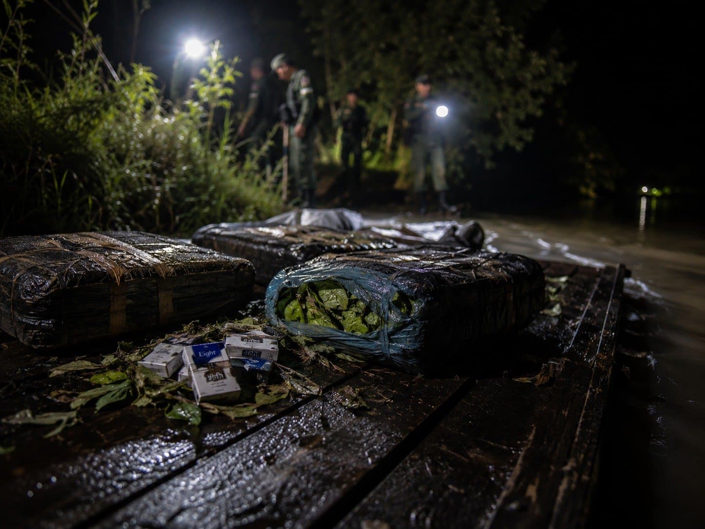 Frontera norte: un detenido con marihuana y arma, y carga ilegal abandonada en jangadas sobre el río Tarija