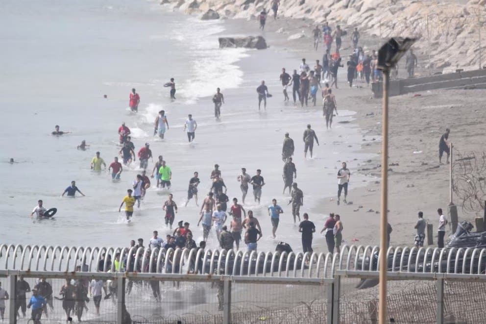 El peligro de la desinformación en fronteras: la lección de Ceuta sobre cómo un rumor falso desató una crisis de seguridad