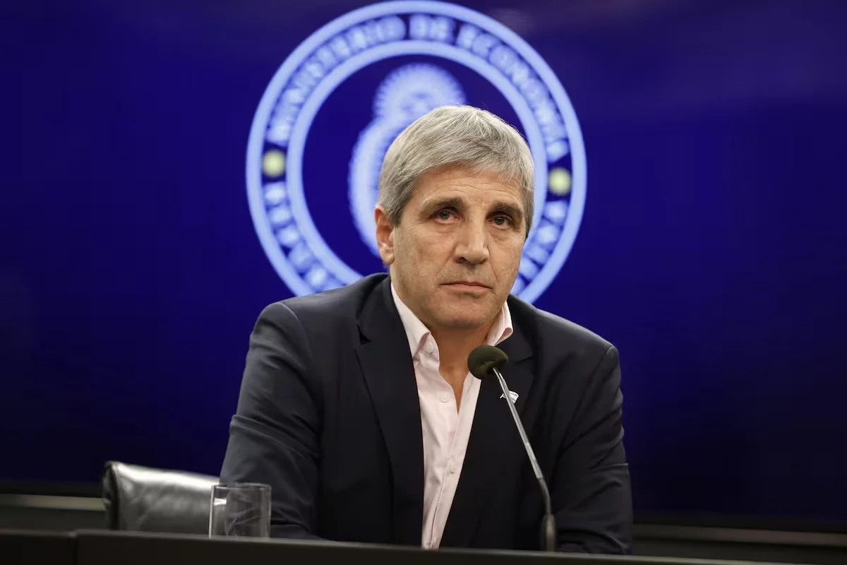 Caputo anuncia hoy créditos hipotecarios con fondos de la Anses