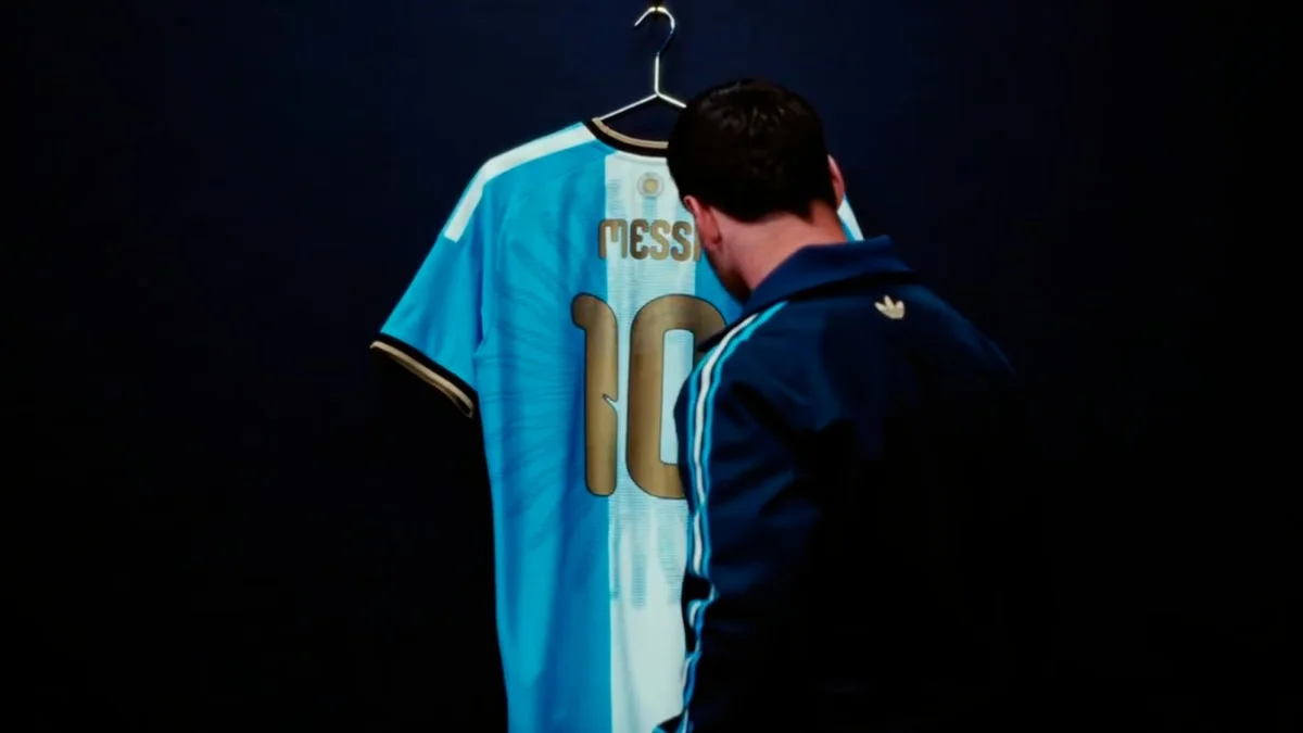 Messi presentó la camiseta que usará en su despedida de la Selección