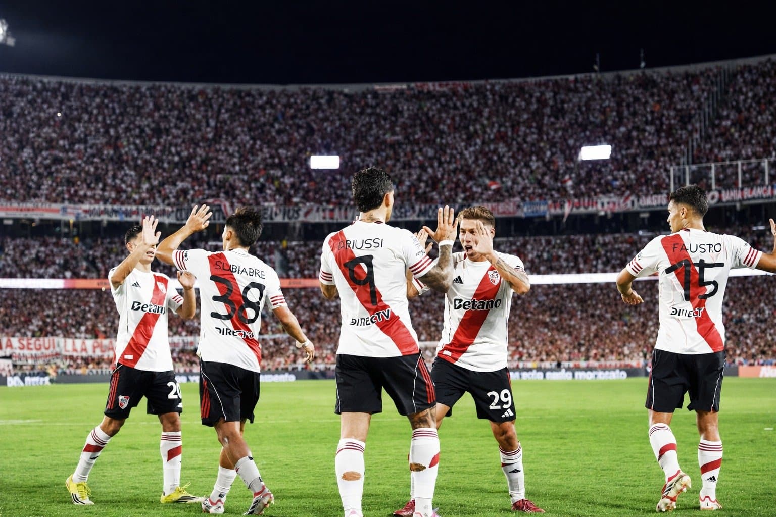 River ganó con lo justo y llega al Superclásico con alivio y una preocupación