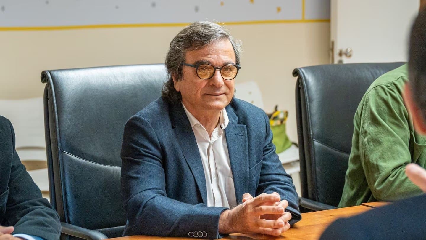 Renunció un funcionario de Caputo señalado por propiedades no declaradas en Estados Unidos