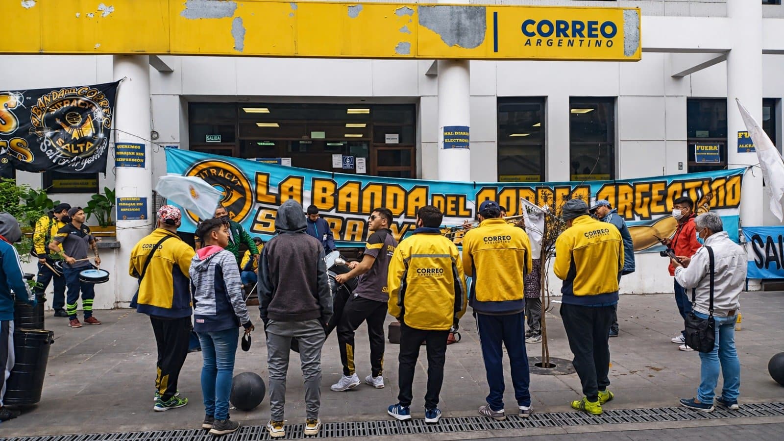 Correo Argentino: despidos, paro nacional y preocupación por el servicio en provincias