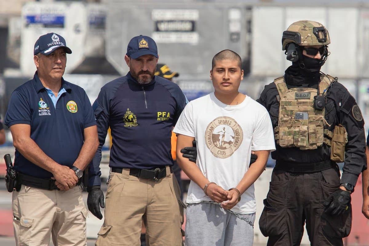 Con escala en Salta, extraditaron desde Perú al acusado por el triple femicidio