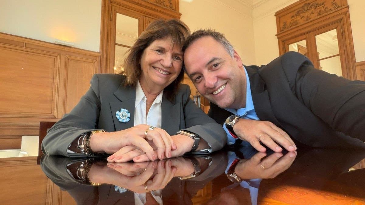 Adorni ratificó que presentará su declaración jurada y buscó bajar la tensión interna