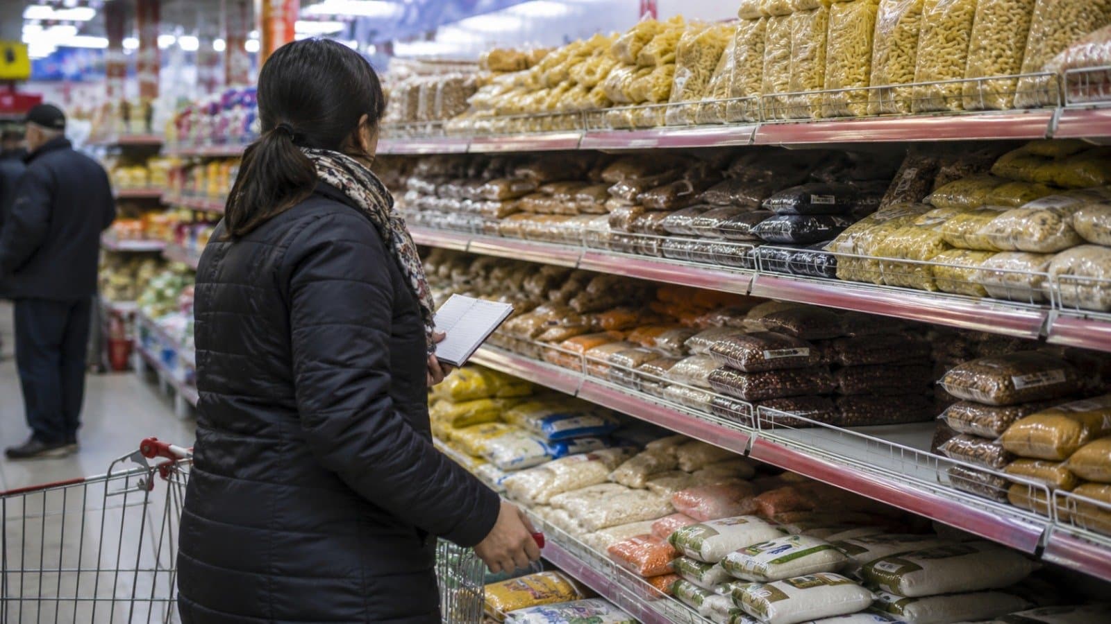 Inflación de abril: bajó a 2,6%, pero los precios siguen presionando a familias y comercios