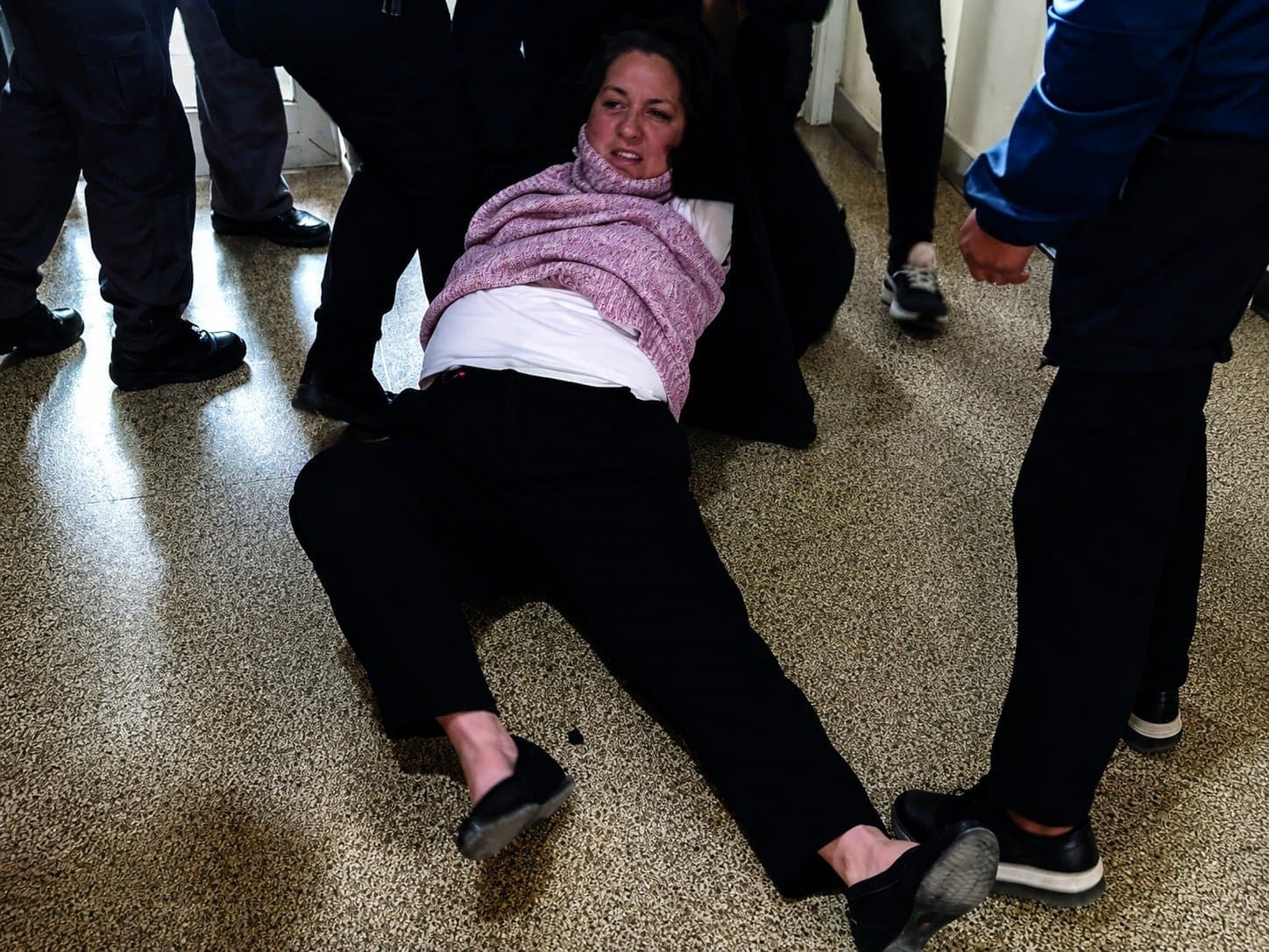 Turistas francesas: suspendieron una extracción de ADN tras momentos de tensión en Ciudad Judicial