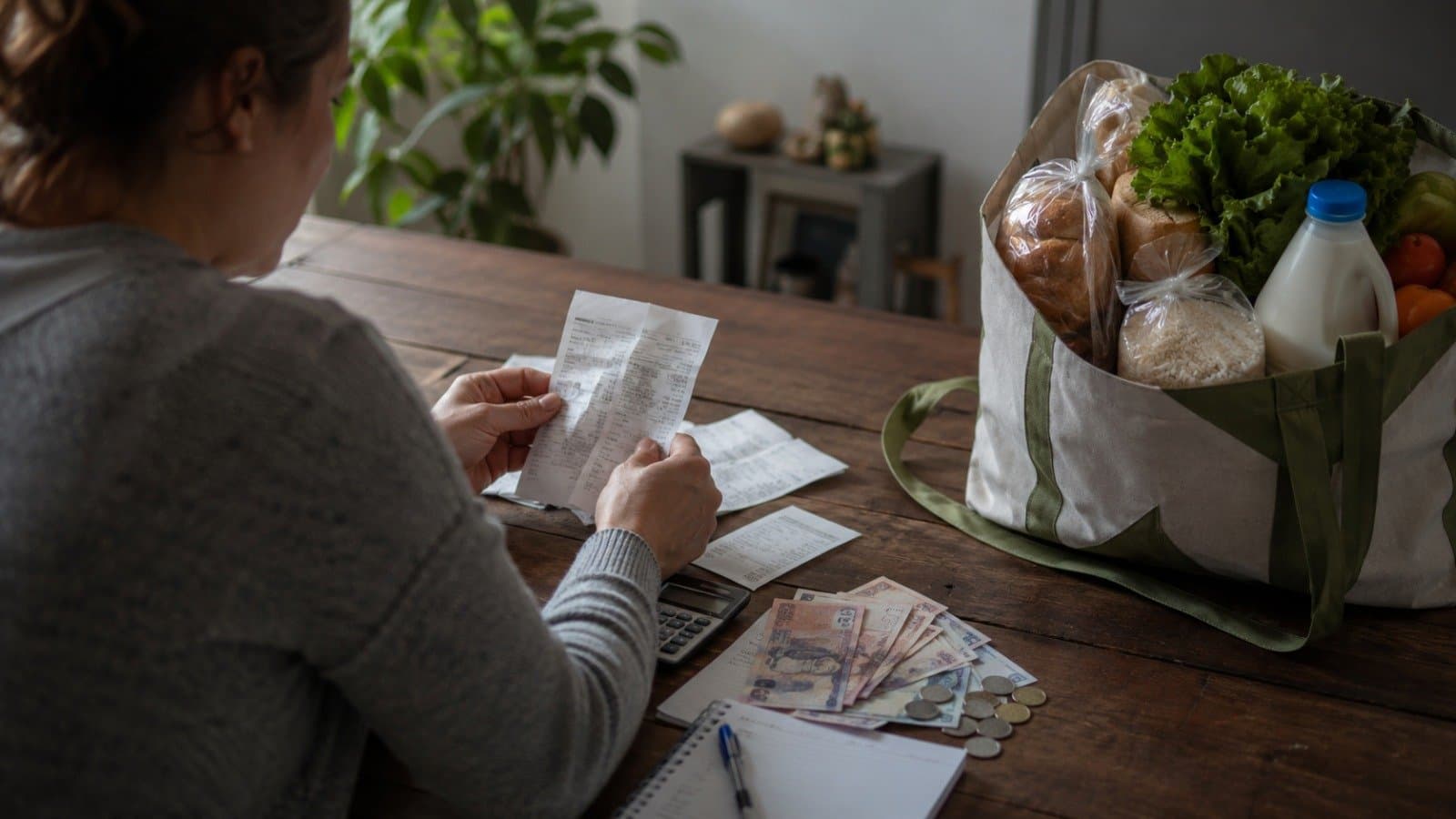 Salarios por debajo de la inflación: el bolsillo volvió a perder en marzo.