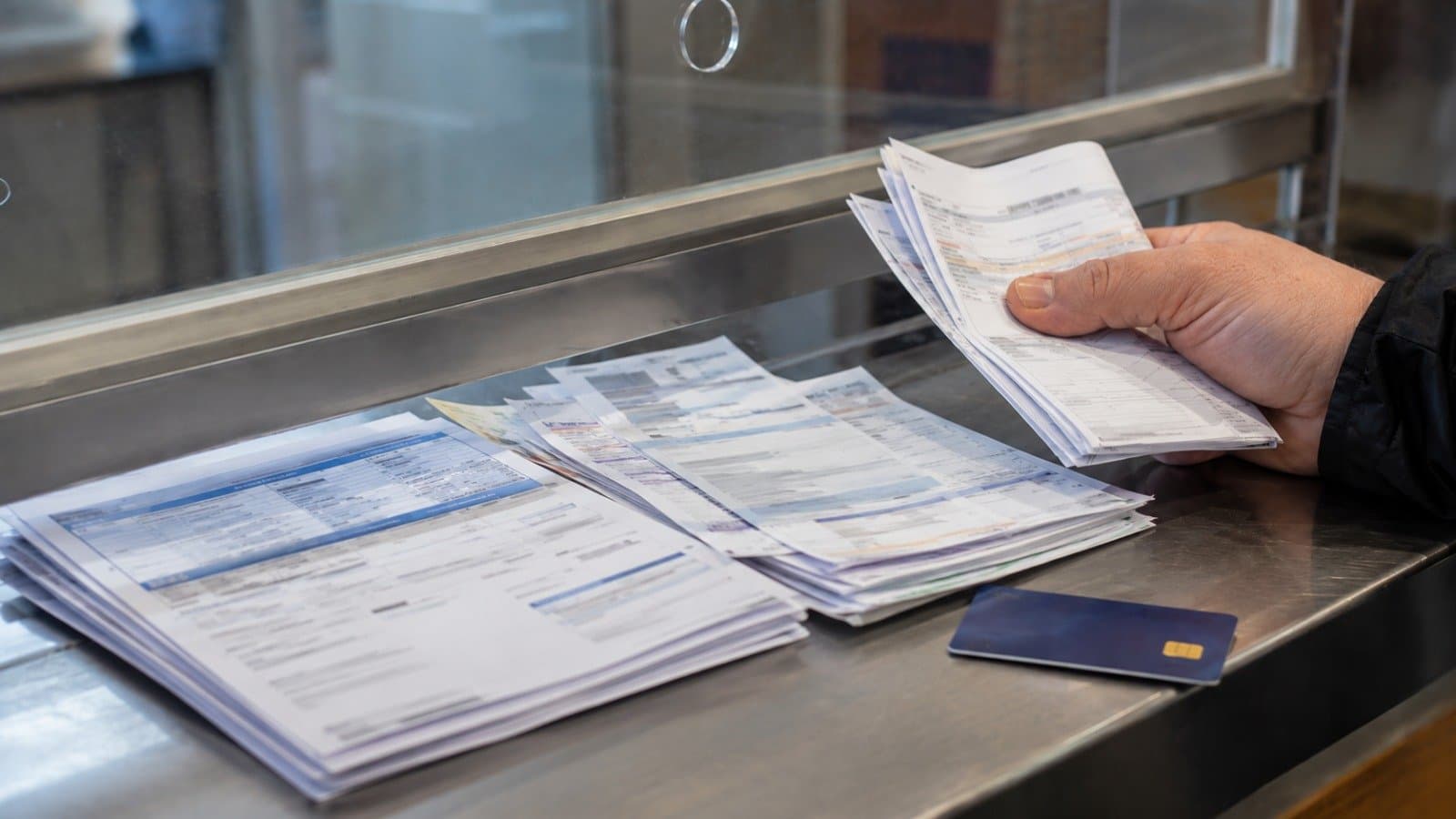 Morosidad récord: más familias se atrasan con tarjetas y préstamos