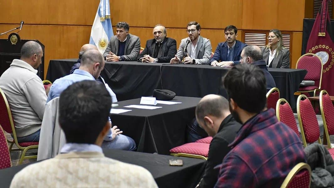 Minería y construcción buscan que más inversión quede en empresas y empleo salteño.