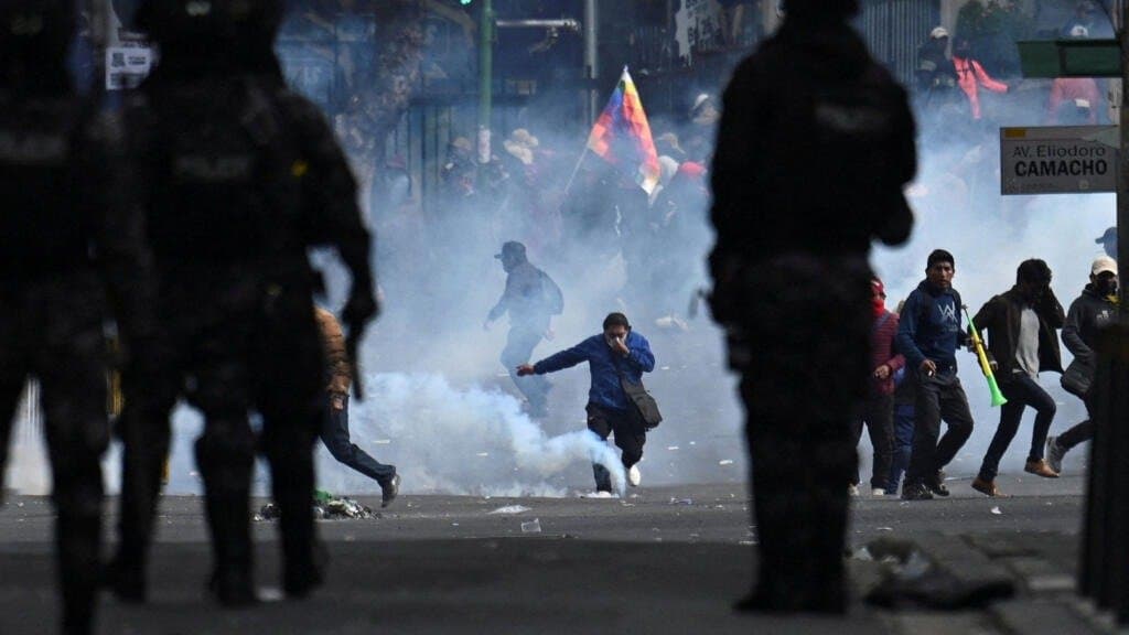 Bolivia paralizada: 59 bloqueos agravan la crisis y ponen en alerta a la frontera salteña