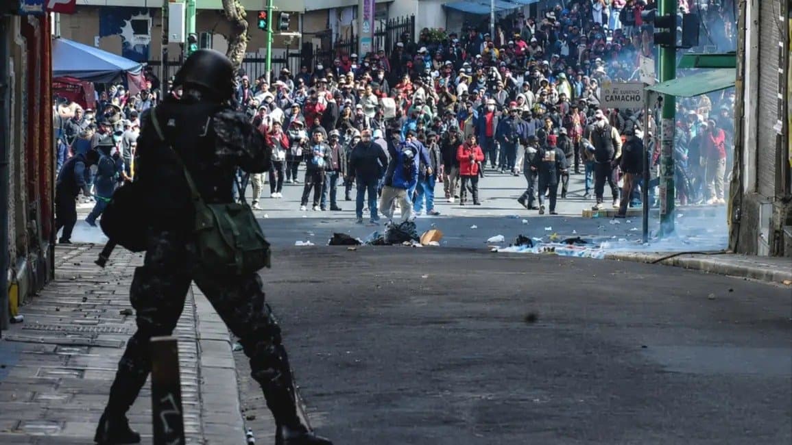 Bolivia escala: choques en La Paz agravan la crisis y alertan a la frontera salteña