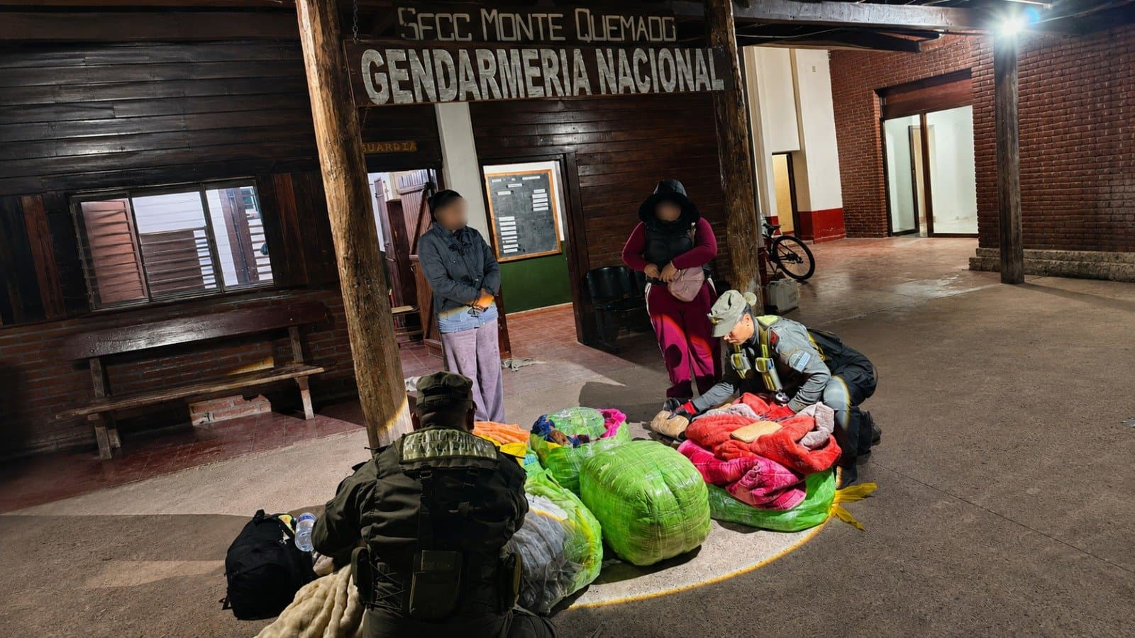 Un colectivo que salió de Salta llevaba más de 12 kilos de cocaína entre acolchados