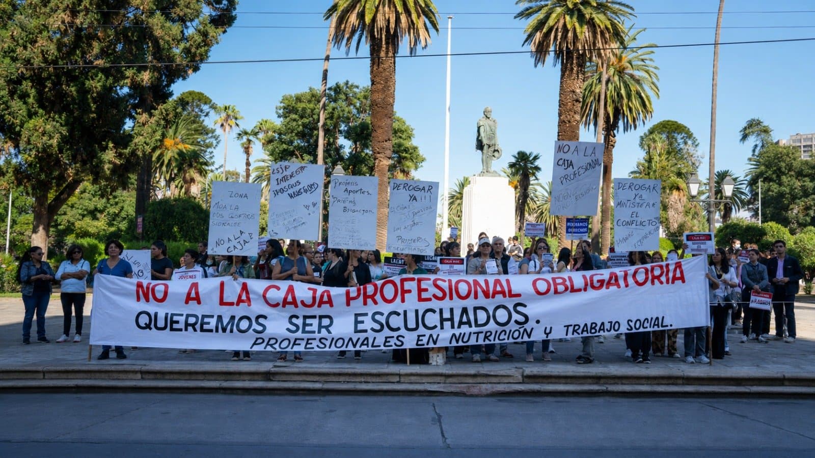Nutricionistas advierten que el 80% está endeudado y piden debatir la crisis de la Caja