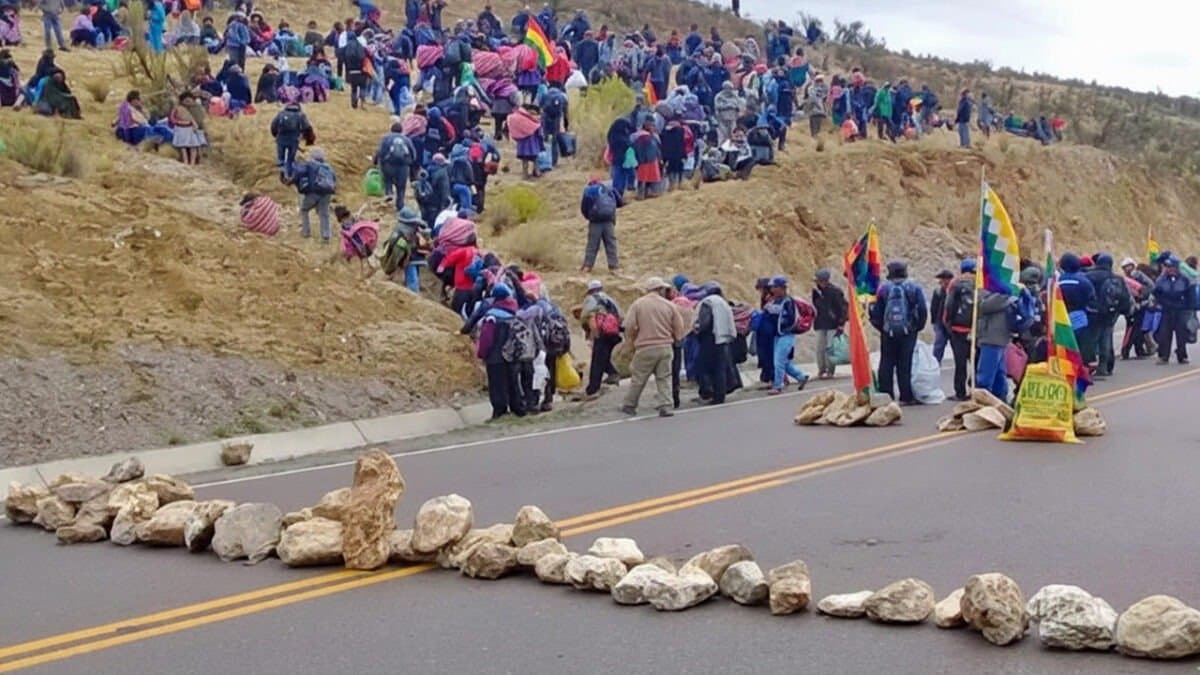 Bolivia profundiza su crisis con bloqueos y escasez: el impacto ya se siente en la frontera salteña