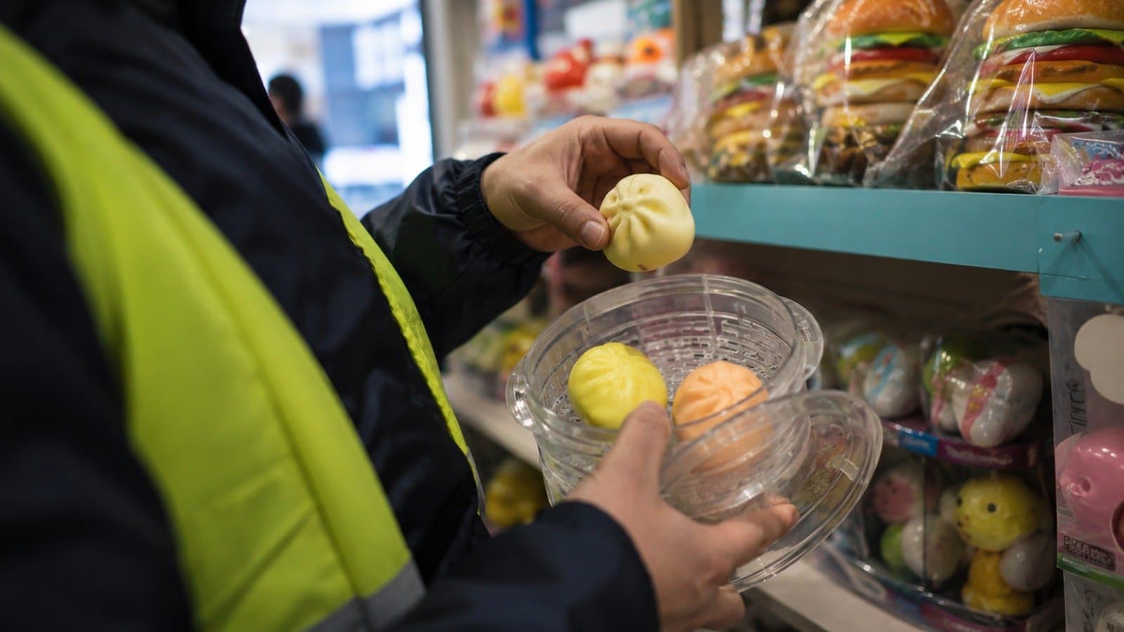 Alerta sanitaria y comercial: Salta ordena retirar de las jugueterías el «Squeezy Dumpling» por riesgo químico para los niños