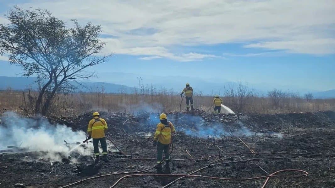 Alerta ambiental en el norte: decretan riesgo extremo de incendios forestales en Orán y alto en San Martín
