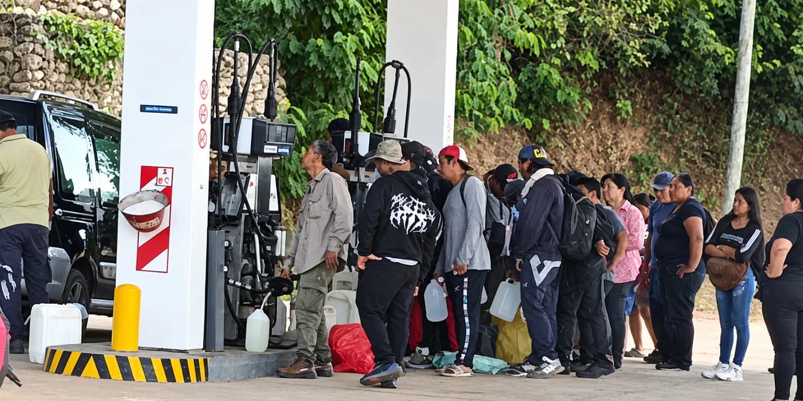 En Aguas Blancas crecen las filas por compradores llegados desde Bolivia